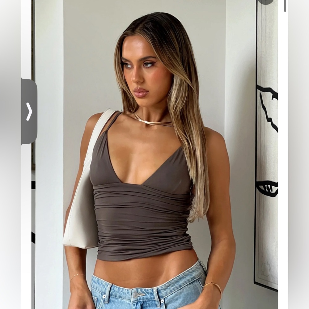 White fox boutique plunge tank top